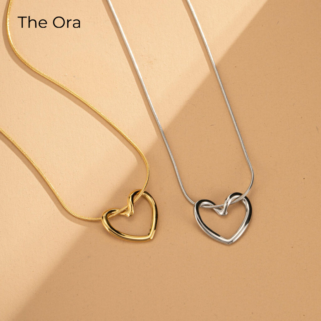 Dây chuyền Silk Heart màu bạc bên màu