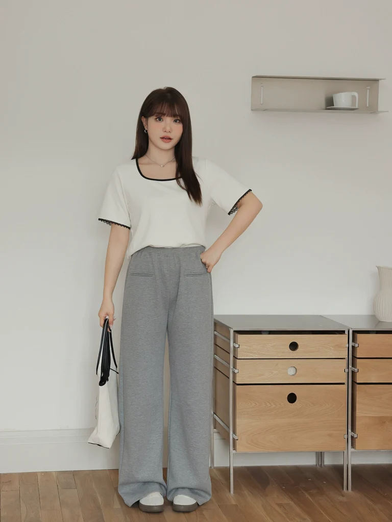 mẫu mặc áo thun bigsize cổ vuông thêu hình viền ren xinh xắn